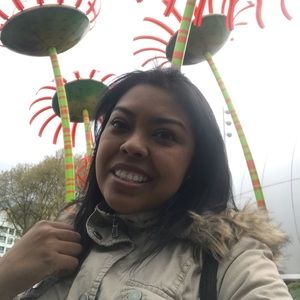 Meet your Posher, Ambar